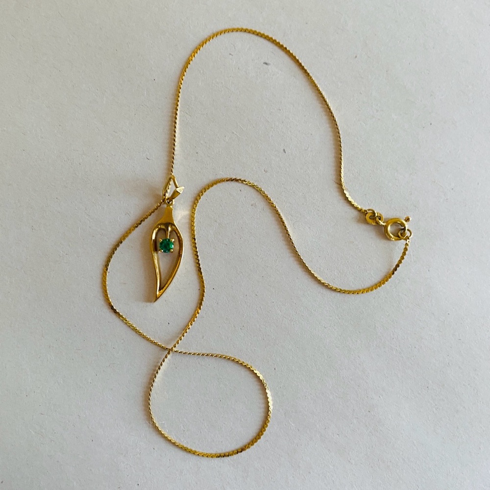 18KT Gold Teardrop Pendant 18KT Gold Necklace Genuine Emerald Stone 5.67g/.2oz - Picture 3 of 9